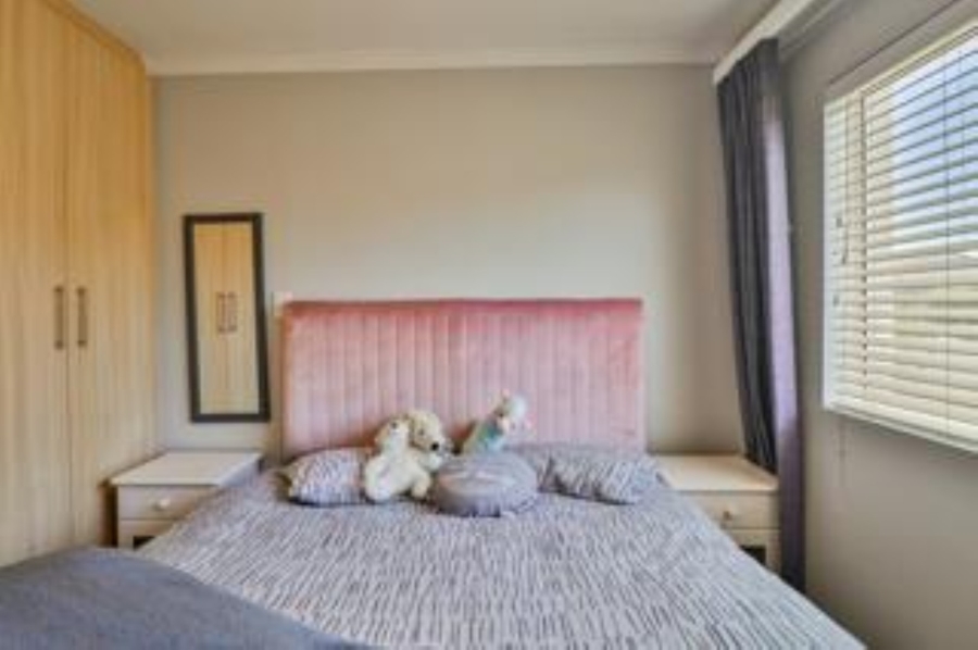 5 Bedroom Property for Sale in Van Riebeeckstrand Western Cape